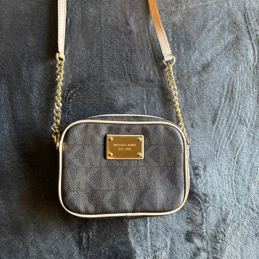 Michael Kors Monogram‎ Camera Crossbody Bag Gold Chain Beige Trim